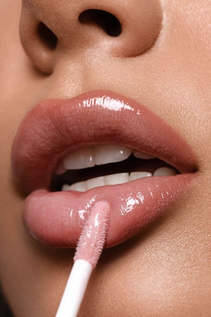 Lip Gloss Glow